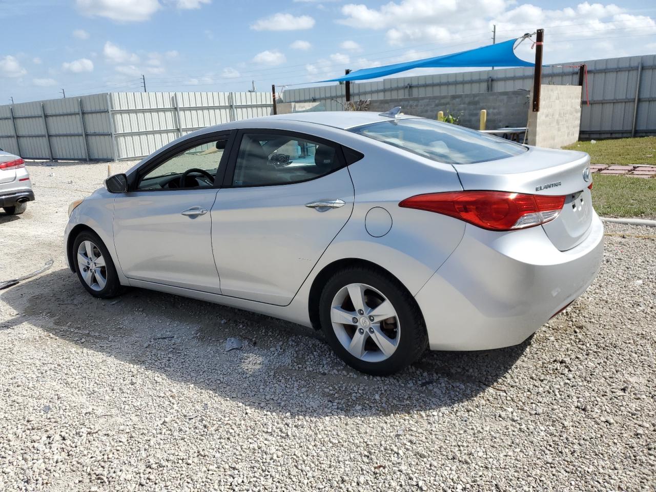 2012 Hyundai Elantra - Image 2
