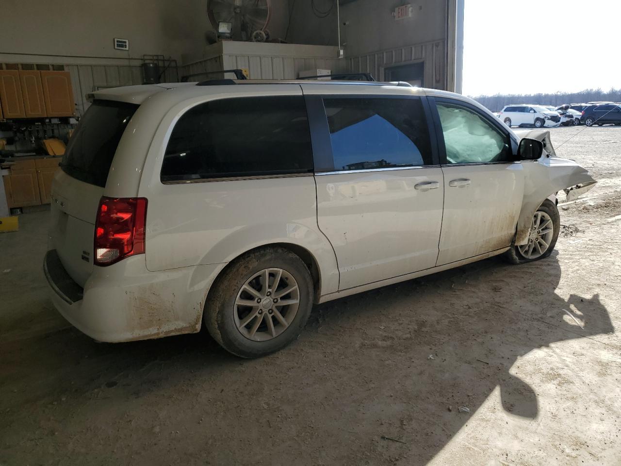 2019 Dodge Caravan - Image 3