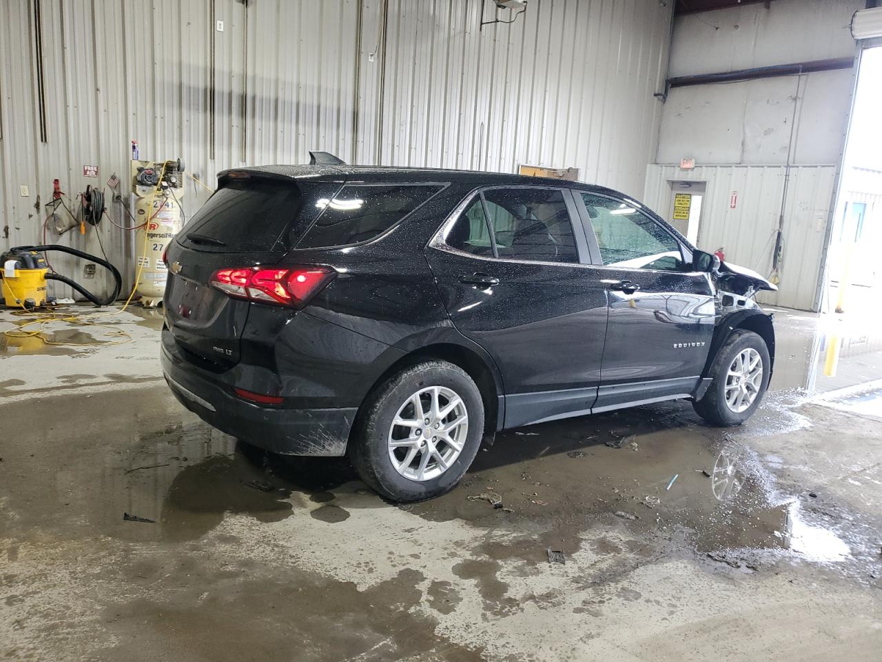 2023 Chevrolet Equinox - Image 3
