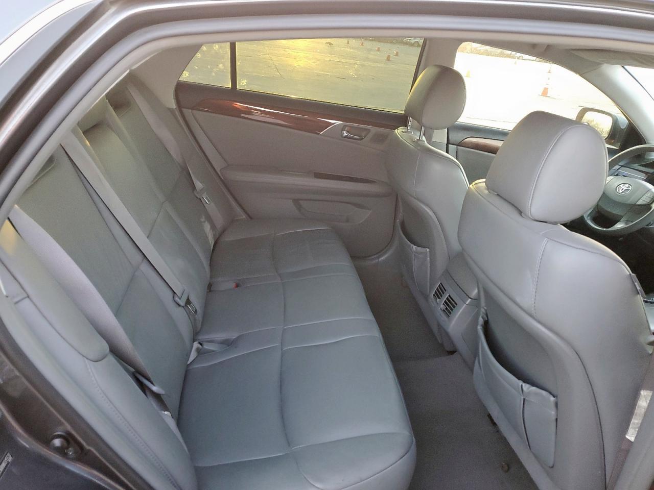 2008 Toyota Avalon - Image 10