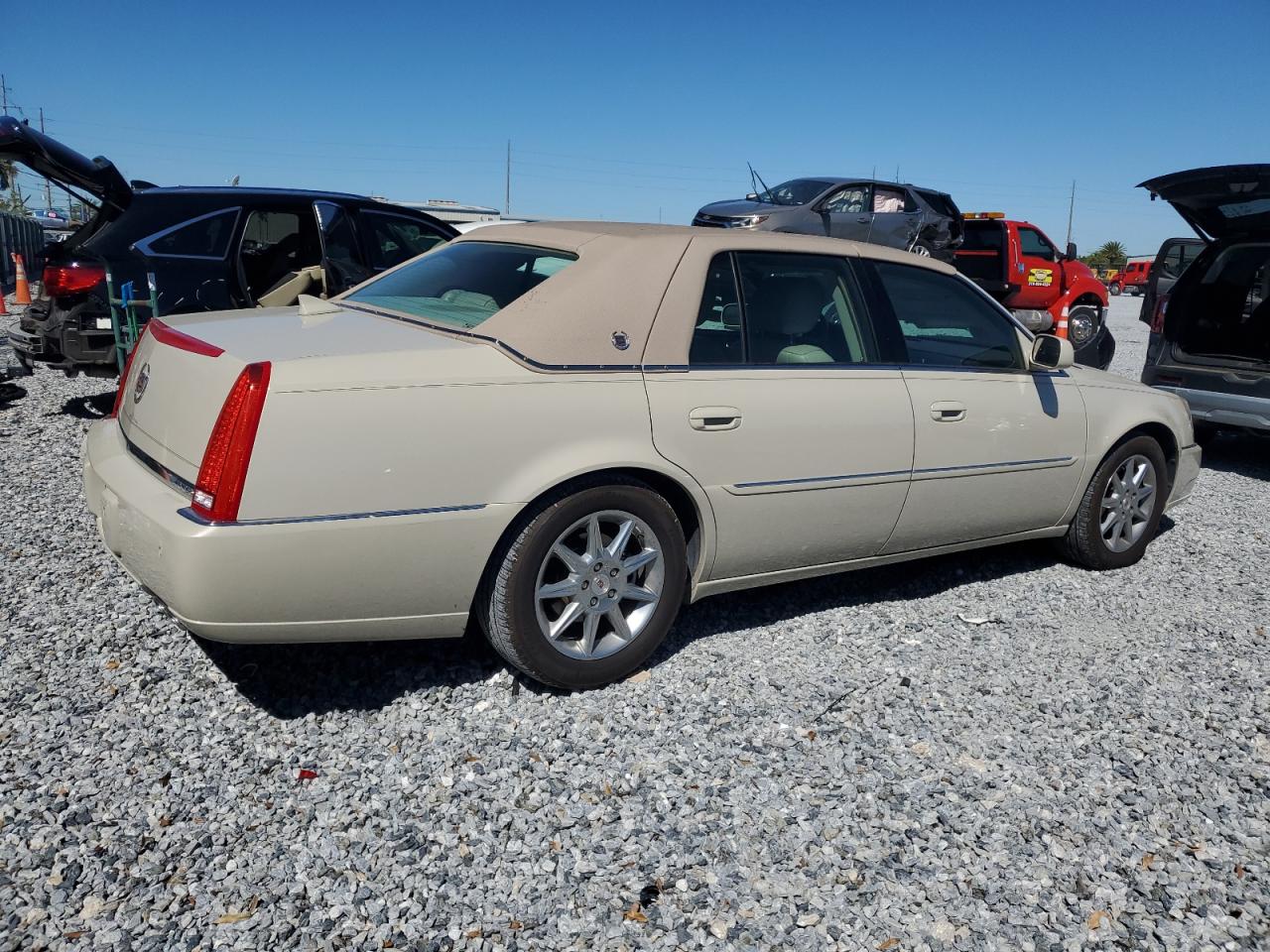 2011 Cadillac DTS - Image 3