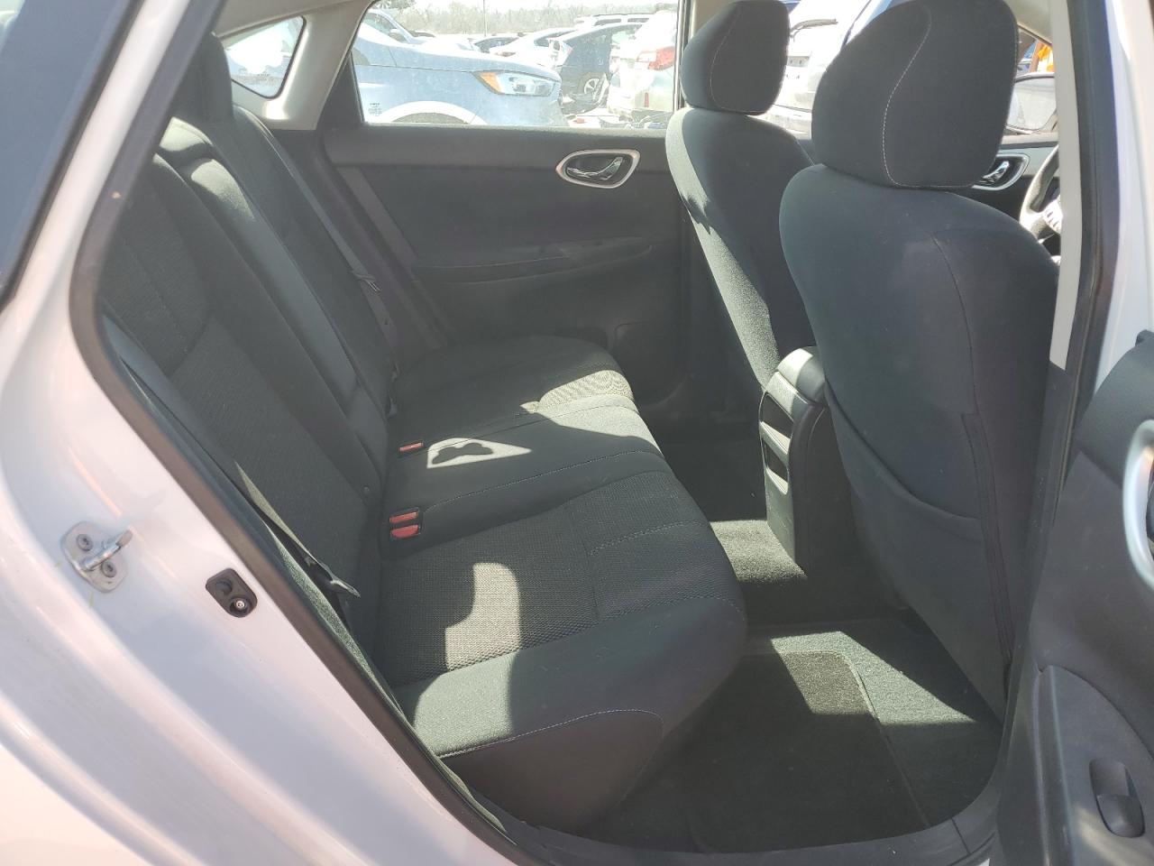 2015 Nissan Sentra - Image 10