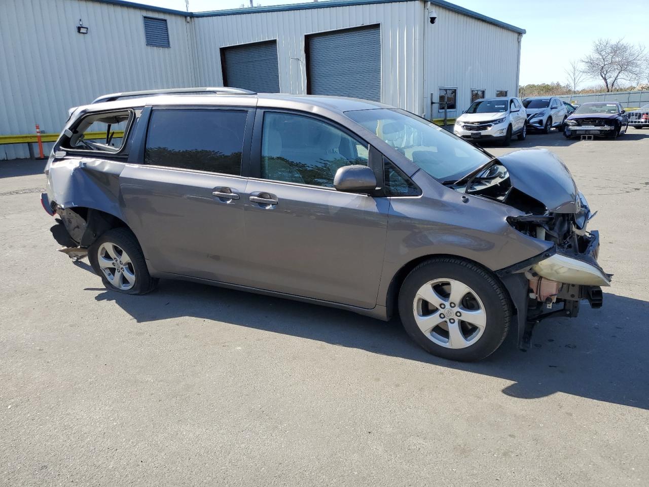 2014 Toyota Sienna - Image 4