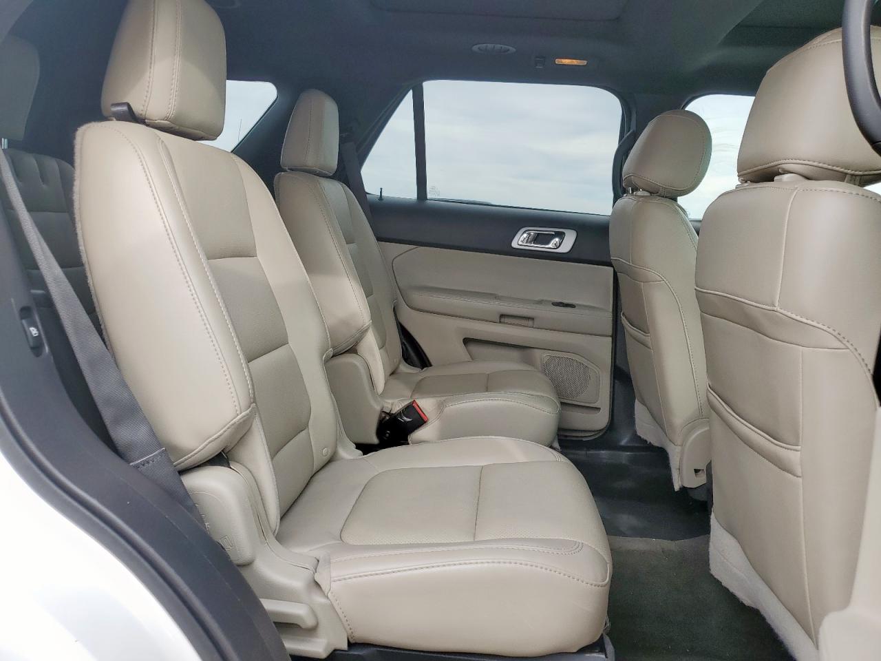2015 Ford Explorer - Image 11