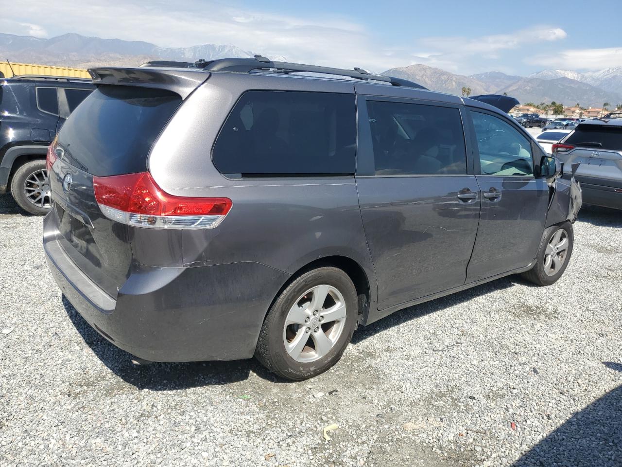 2013 Toyota Sienna - Image 3