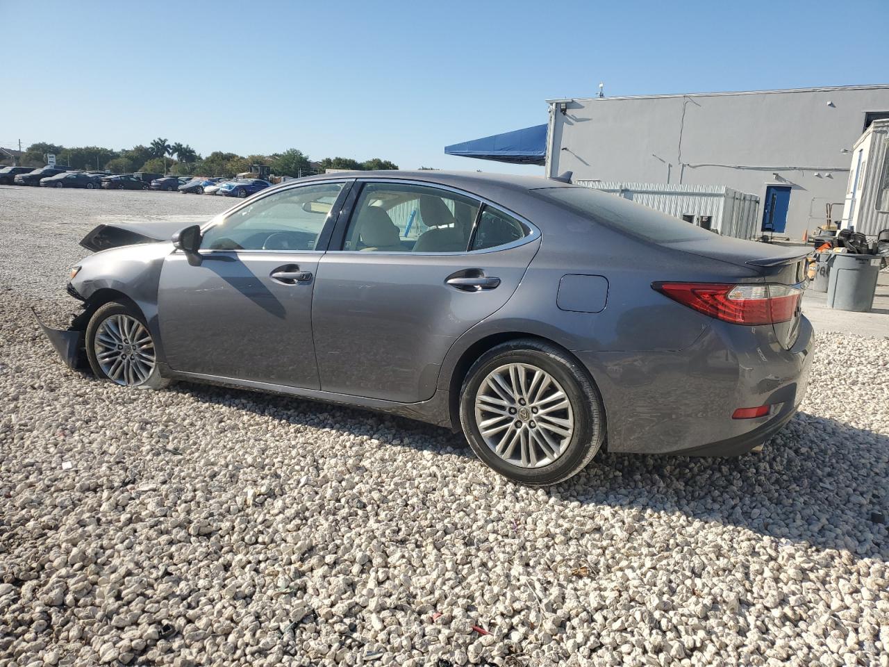 2013 Lexus ES - Image 2