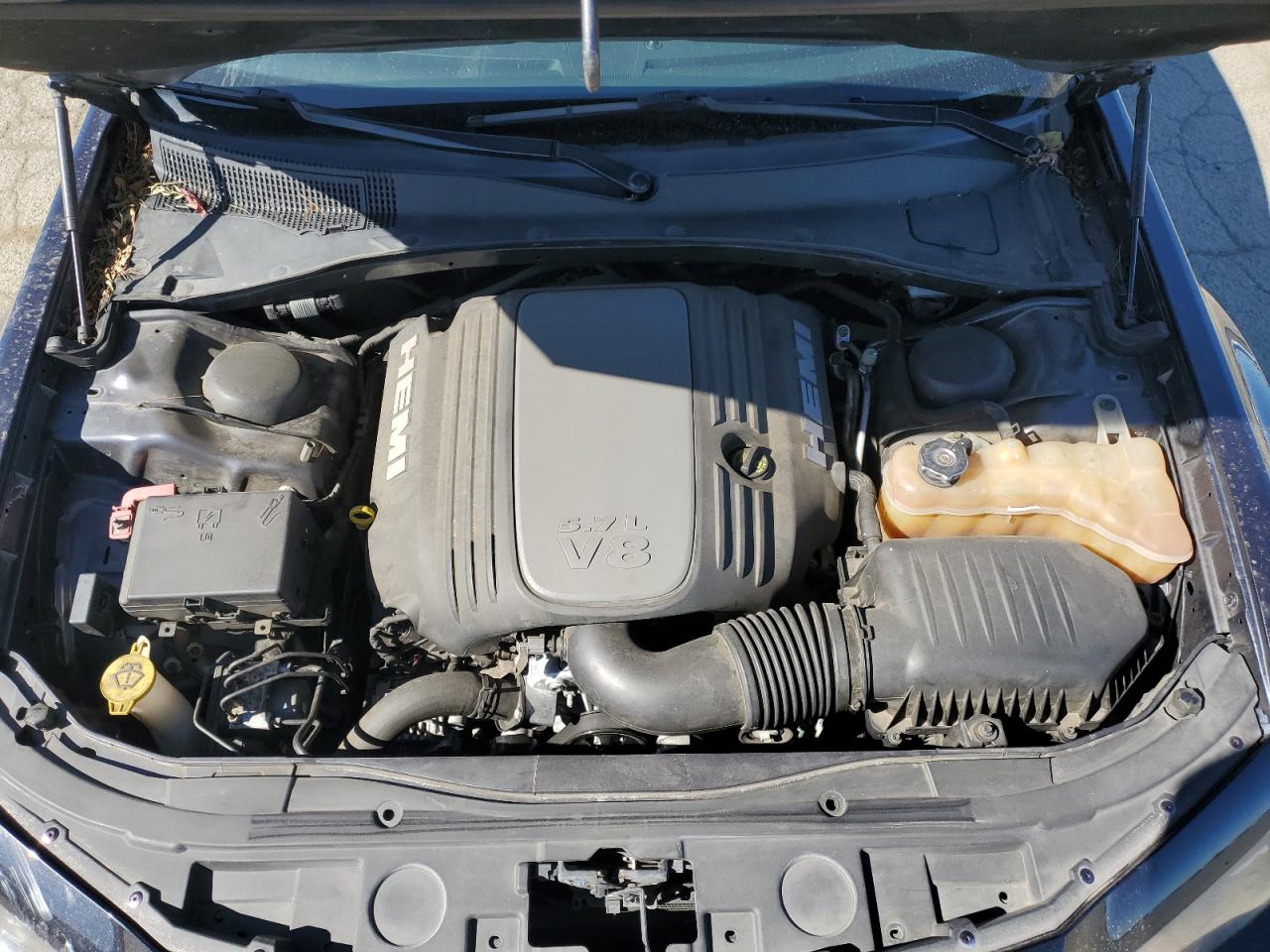 2016 Chrysler 300 - Image 11