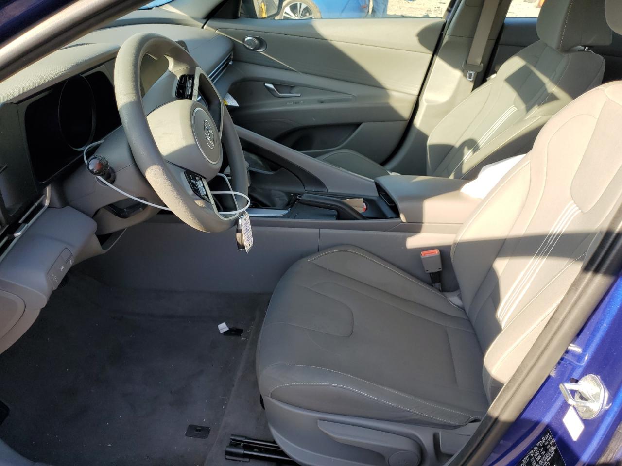 2022 Hyundai Elantra - Image 7