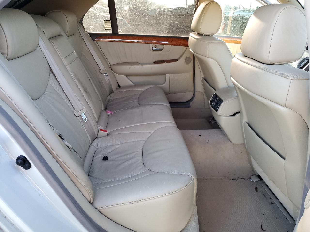 2004 Lexus LS - Image 10