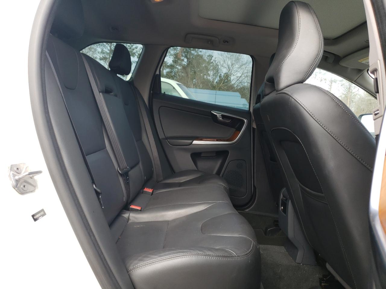 2017 Volvo XC60 - Image 10