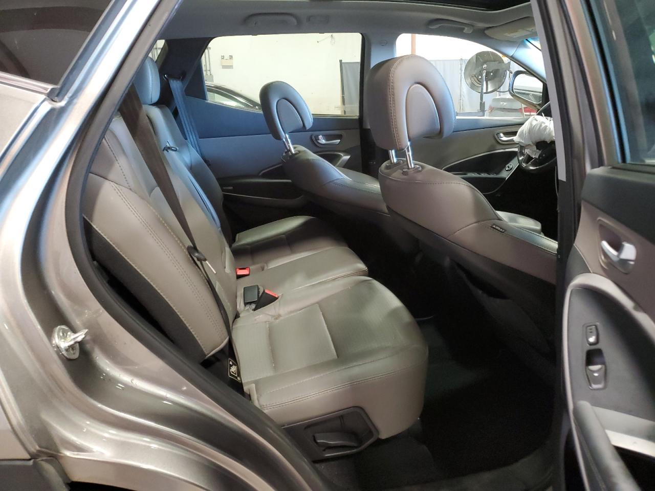 2014 Hyundai Santa Fe - Image 11