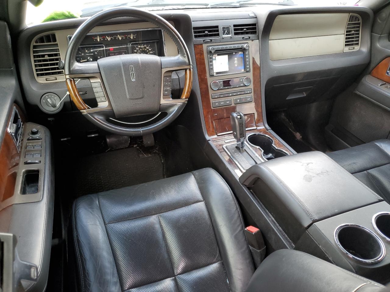 2014 Lincoln Navigator - Image 8