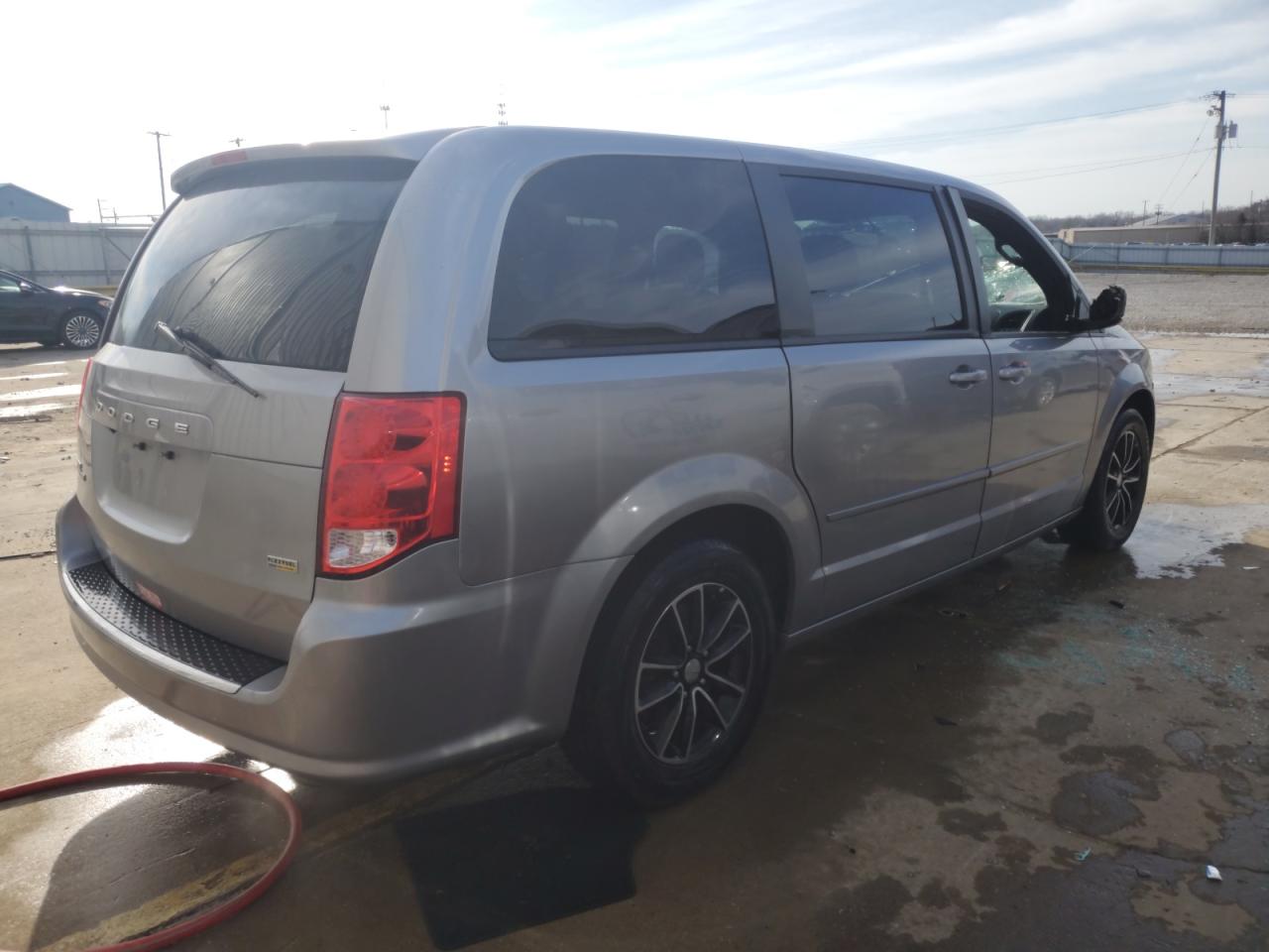2018 Dodge Caravan - Image 3