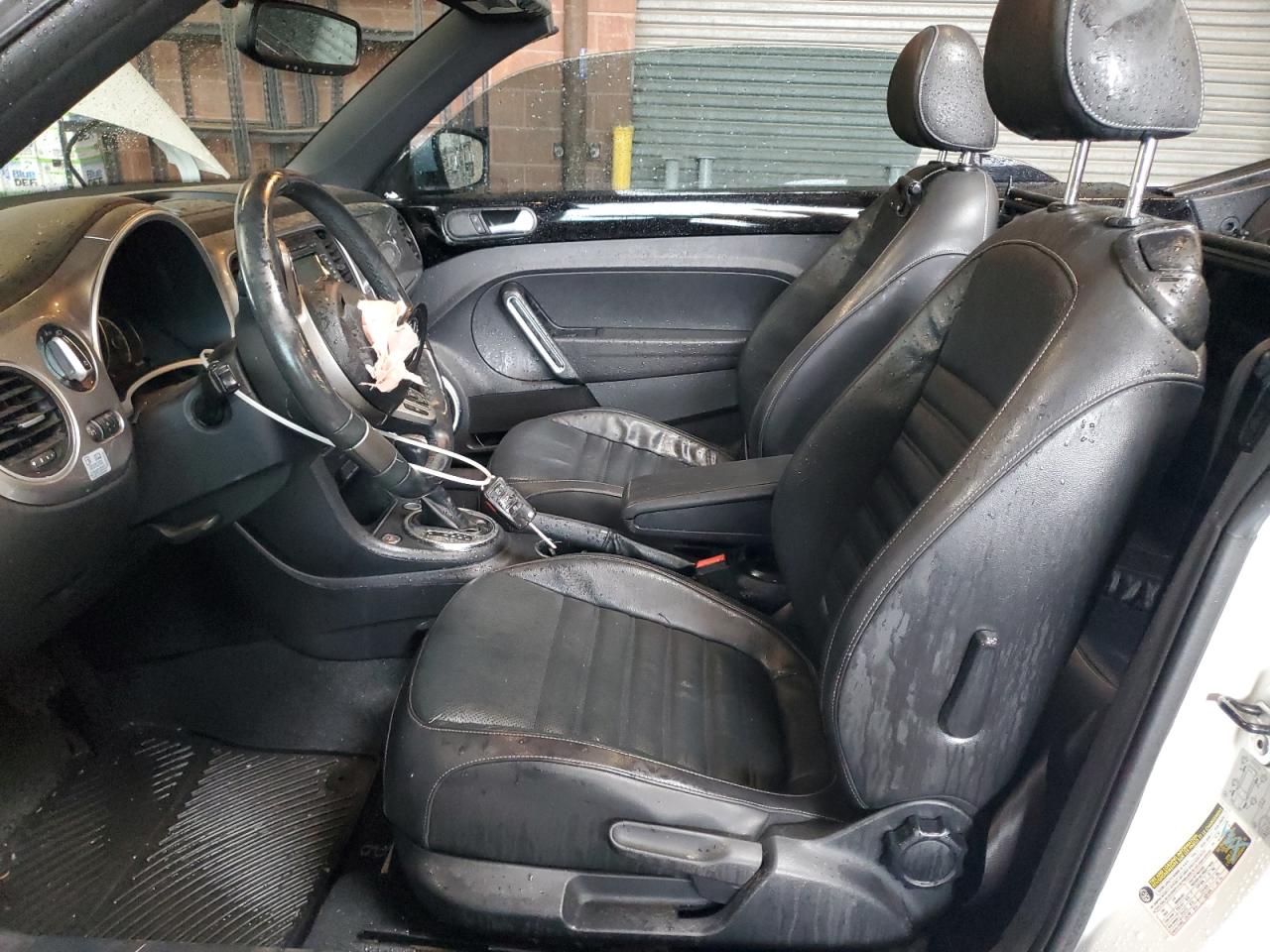 2014 Volkswagen Beetle - Image 7