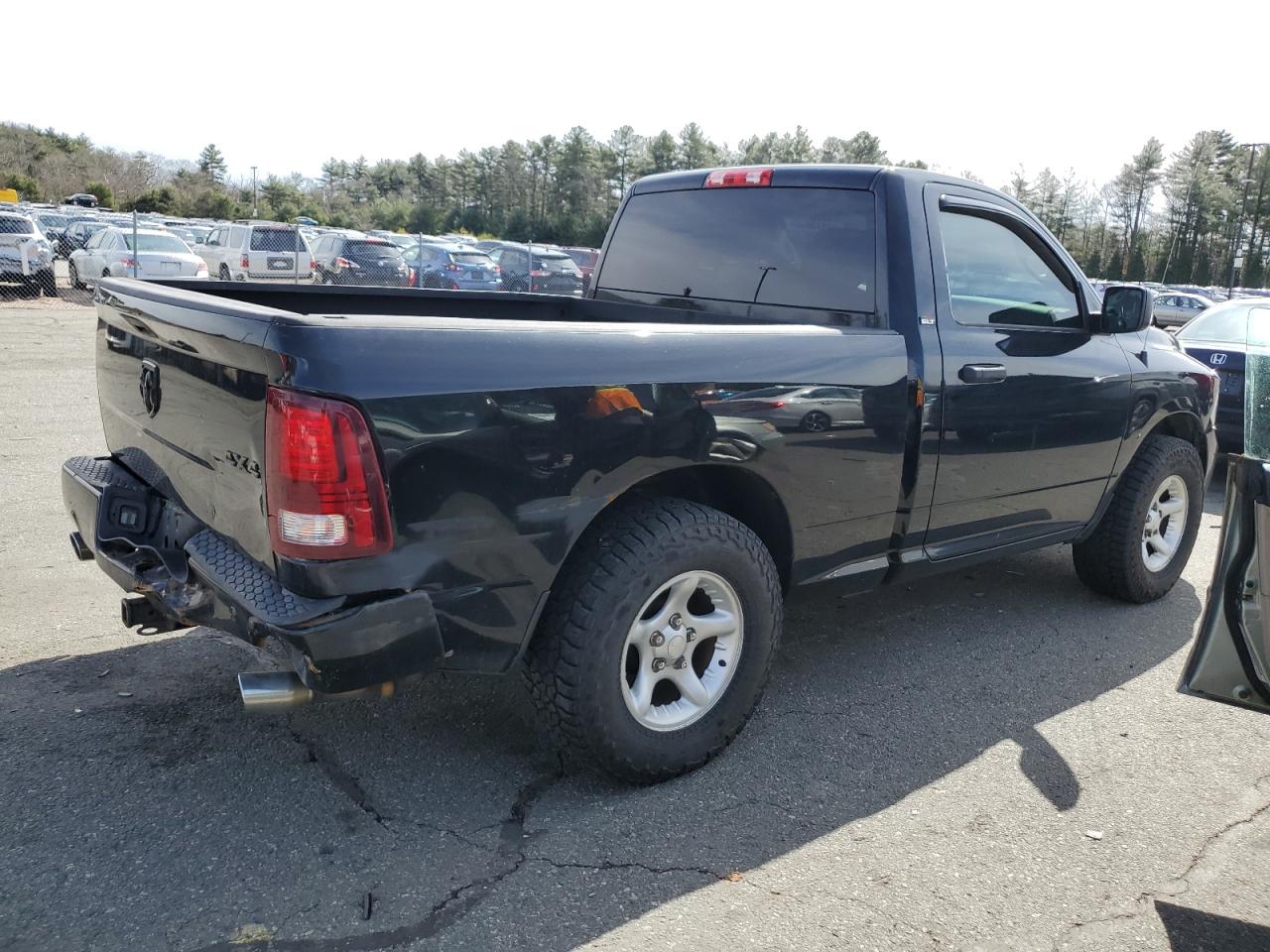2015 RAM 1500 - Image 3