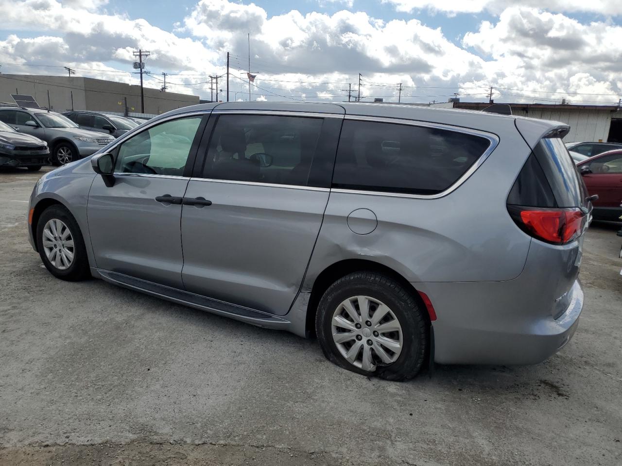 2018 Chrysler Pacifica - Image 2