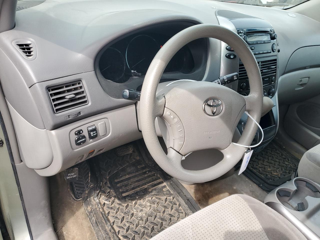 2009 Toyota Sienna - Image 8