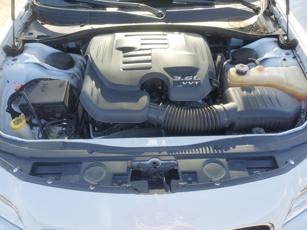 2019 Chrysler 300 - Image 11