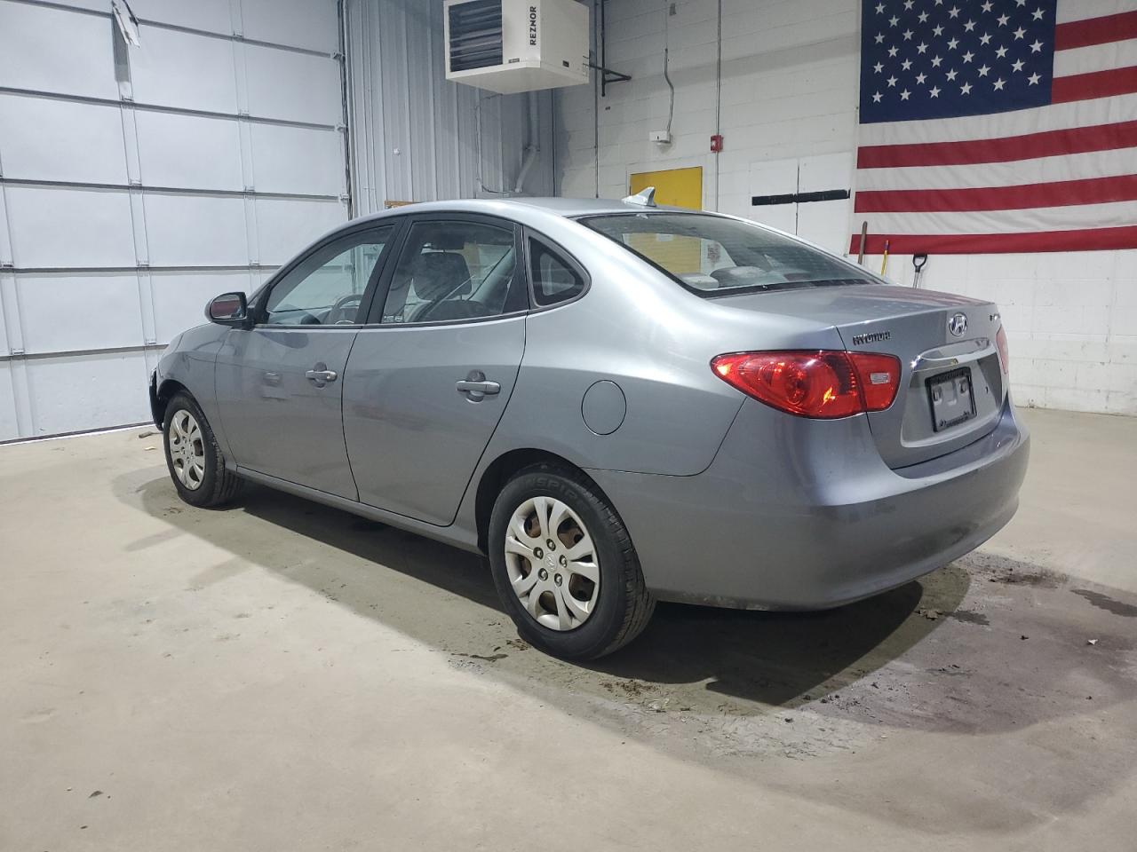 2010 Hyundai Elantra - Image 2
