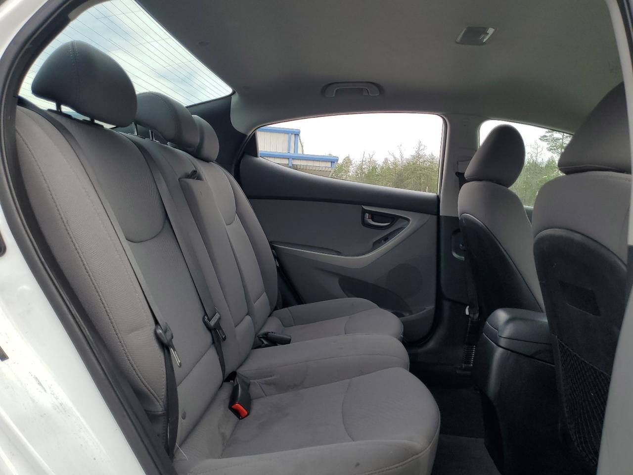 2015 Hyundai Elantra - Image 10