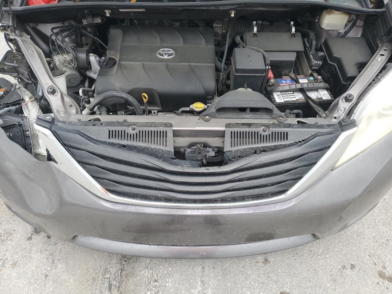 2011 Toyota Sienna - Image 12