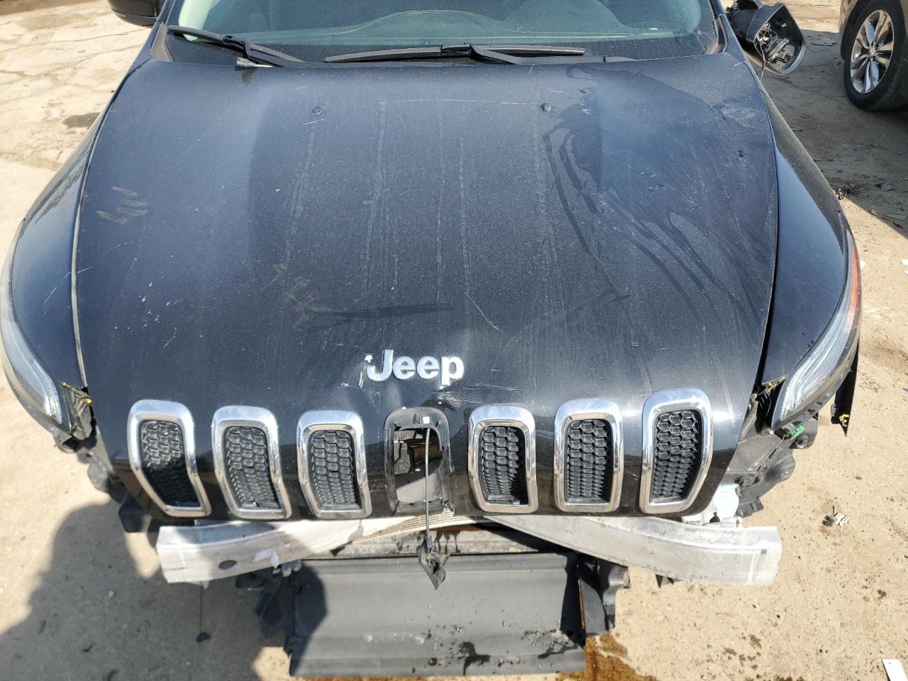 2017 Jeep Grand Cherokee - Image 12
