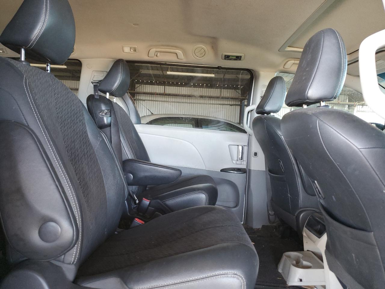 2012 Toyota Sienna - Image 11