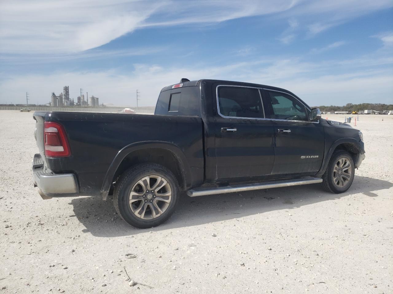 2019 RAM 1500 - Image 3