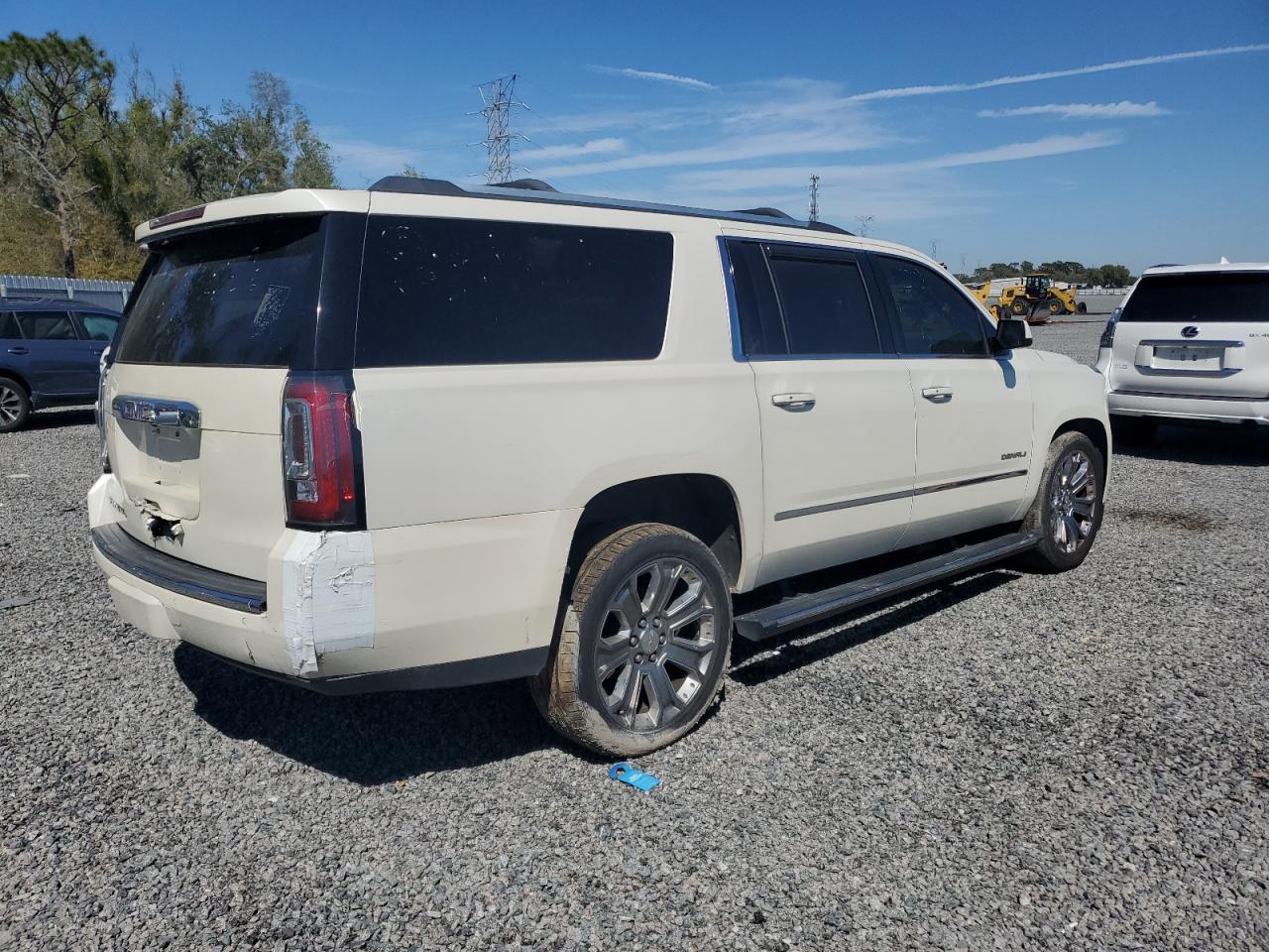 2015 GMC Yukon - Image 3