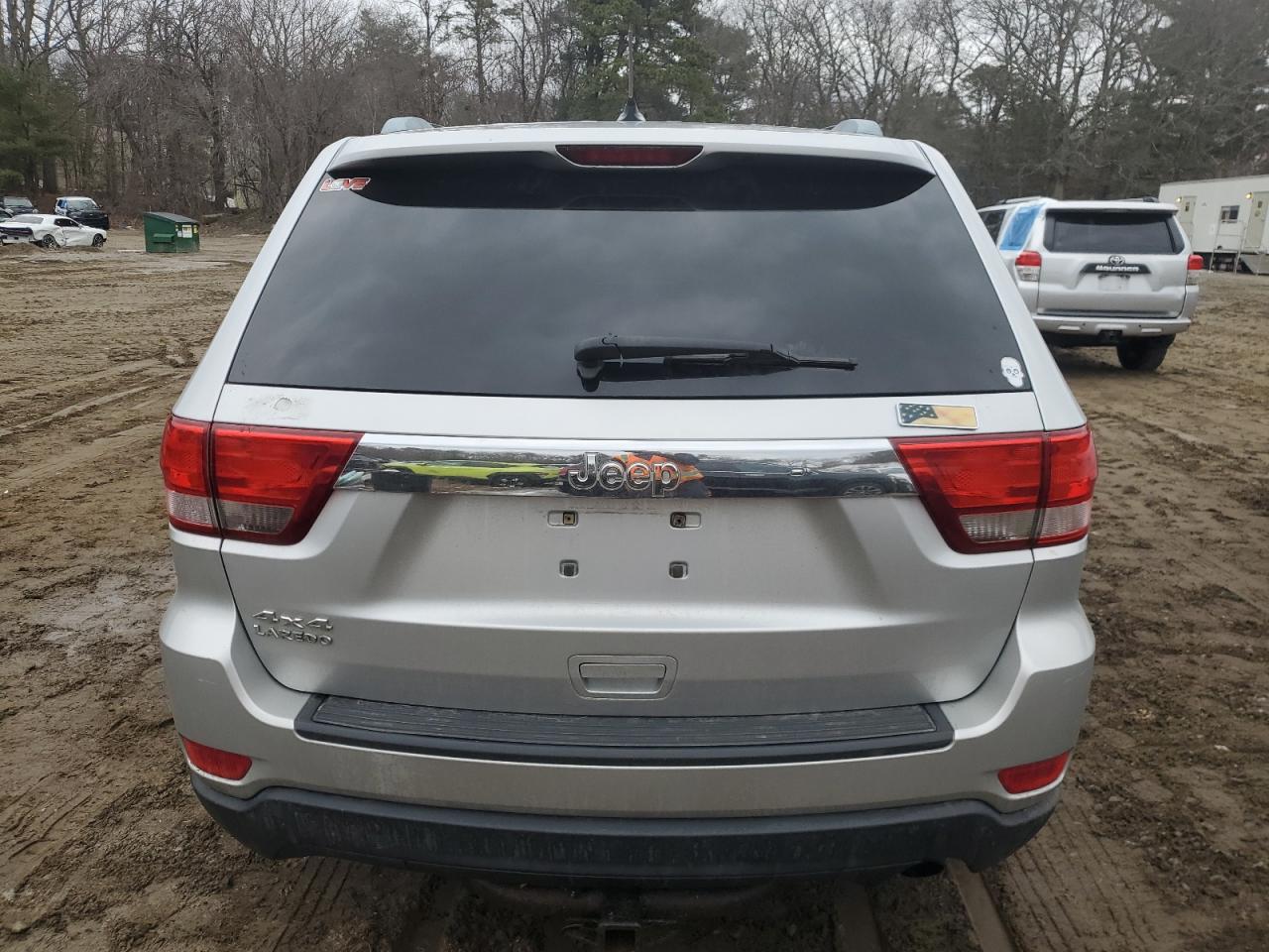 2011 Jeep Grand Cherokee - Image 6