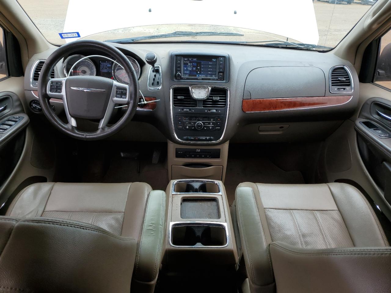 2013 Chrysler Town & Country - Image 8