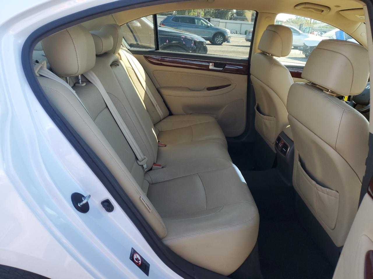 2014 Hyundai Genesis - Image 10