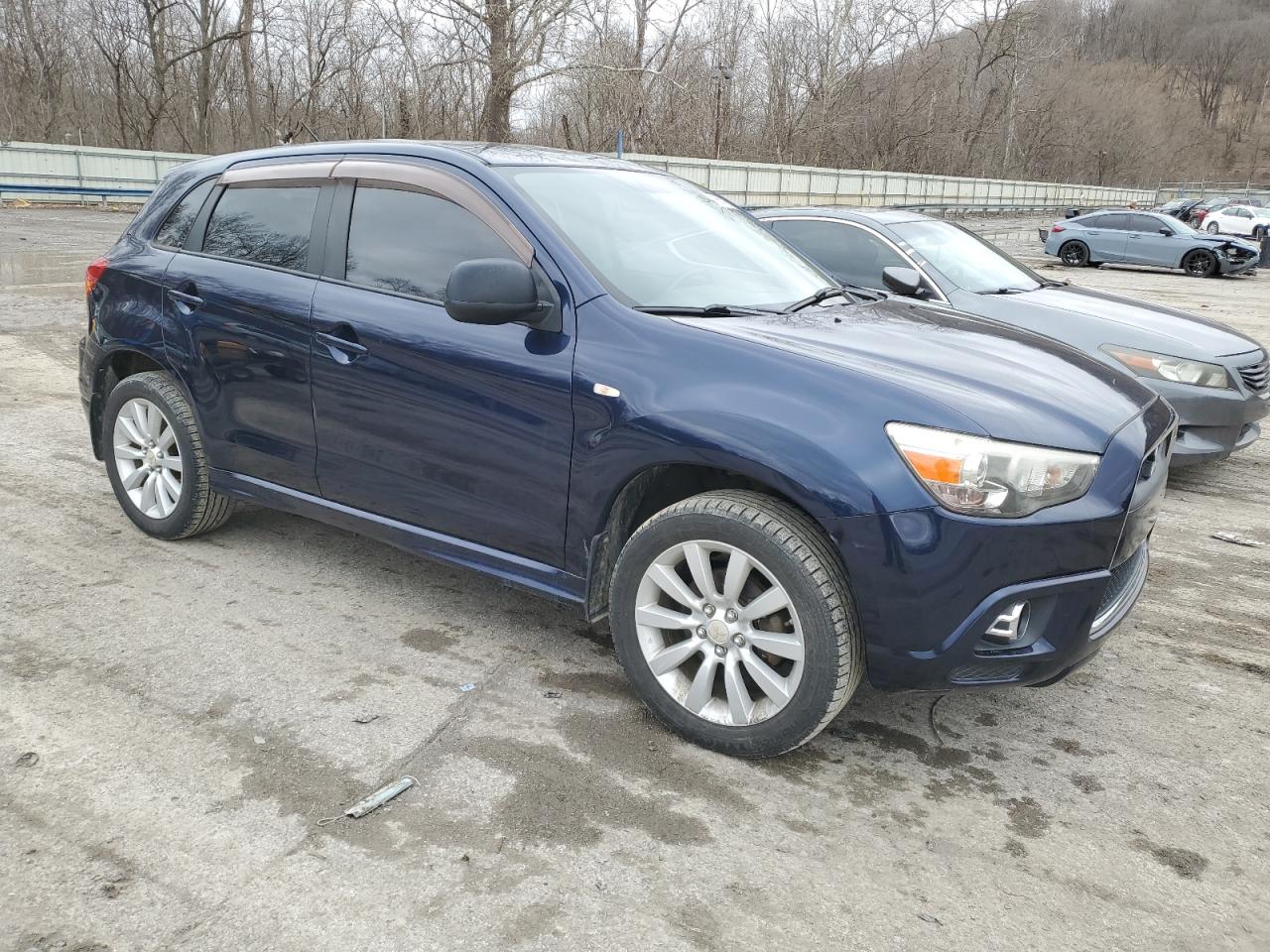 2011 Mitsubishi Outlander - Image 4