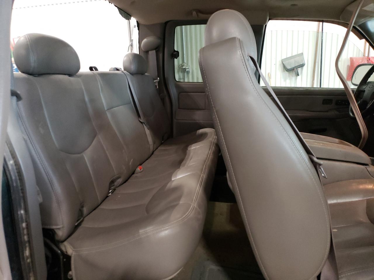 2007 Chevrolet Silverado - Image 10
