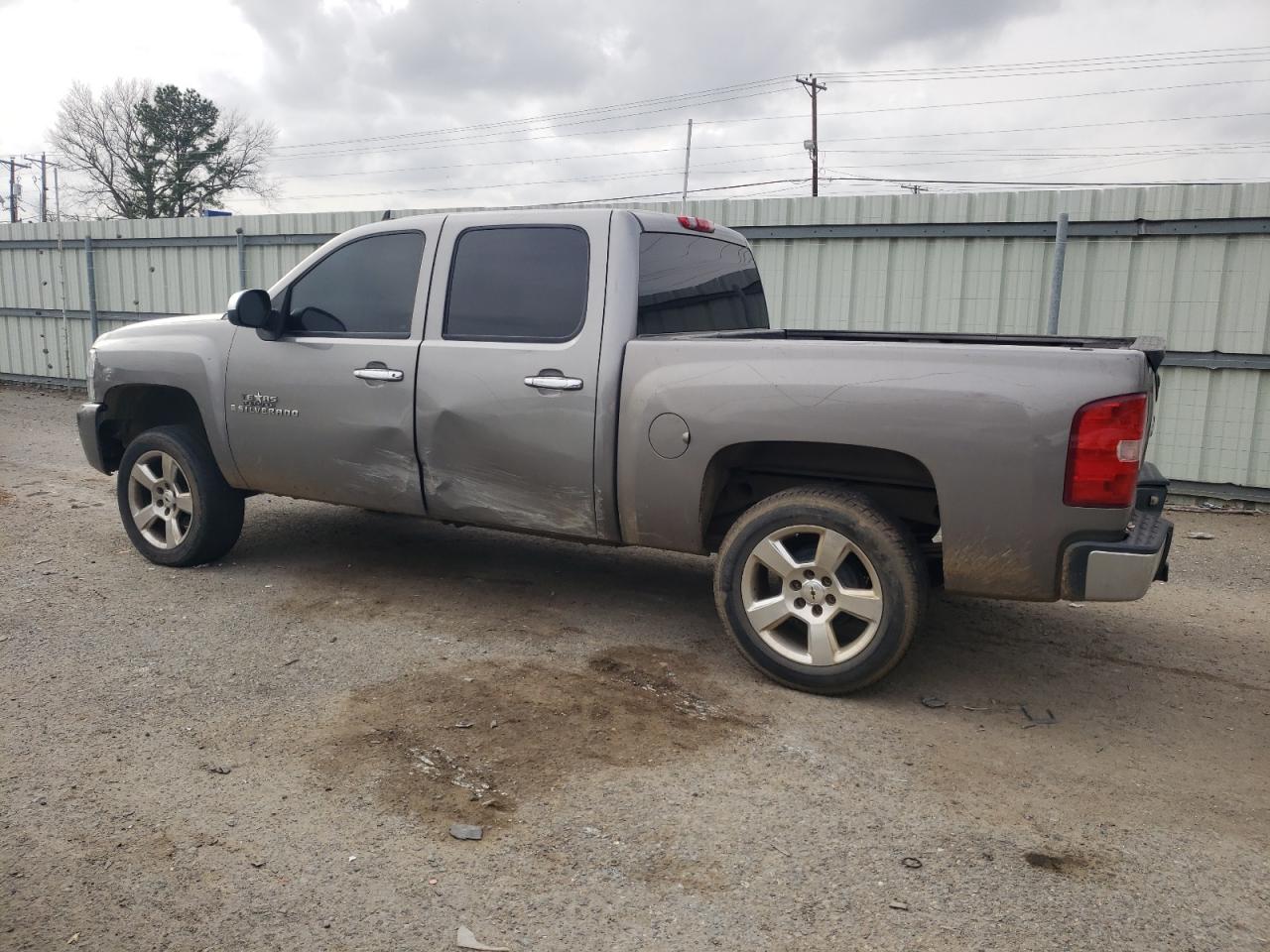 2009 Chevrolet Silverado - Image 2