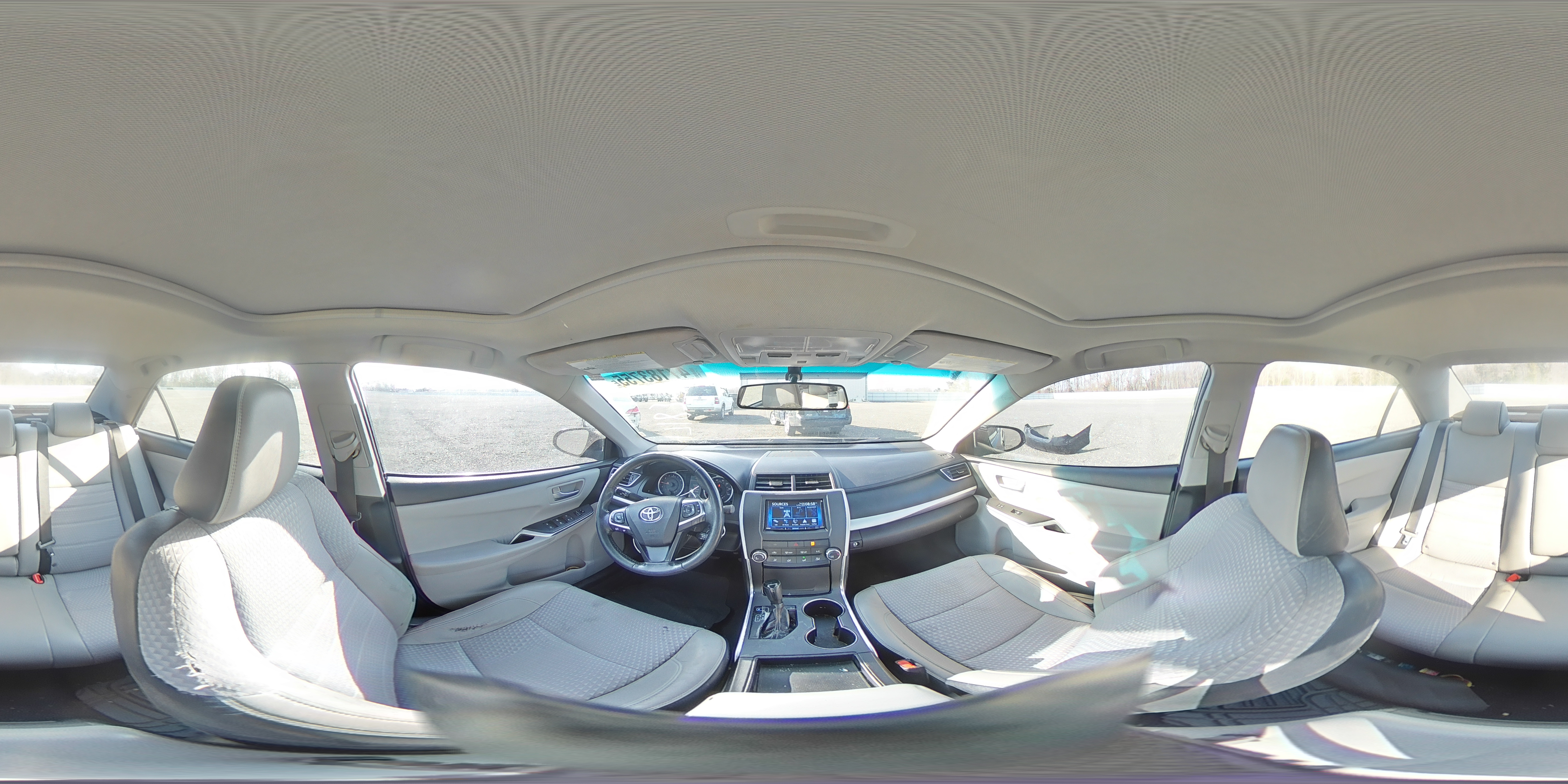 2015 Toyota Camry - Image 13