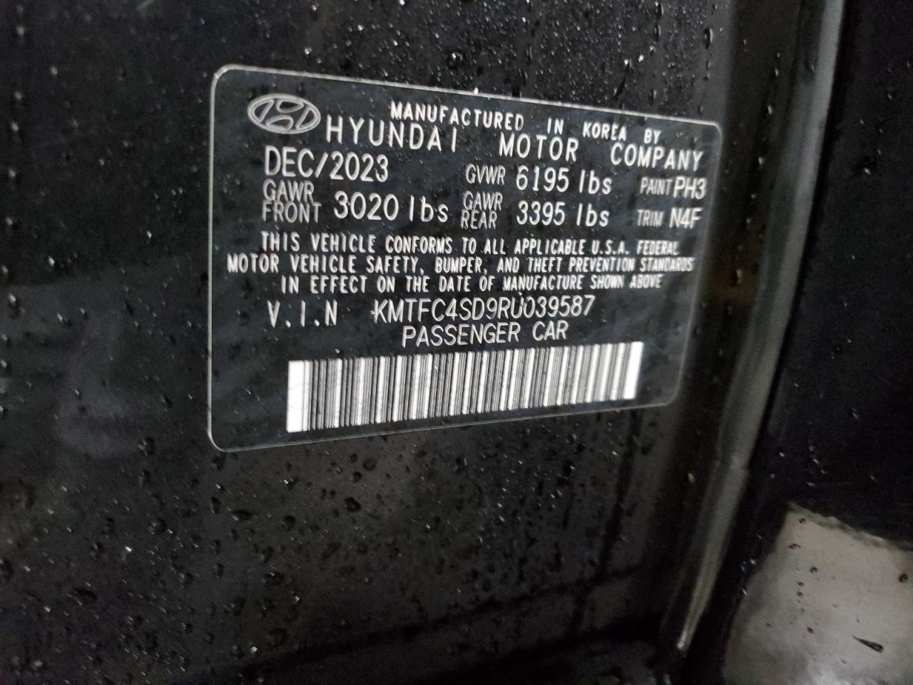 2024 Genesis G90 - Image 14