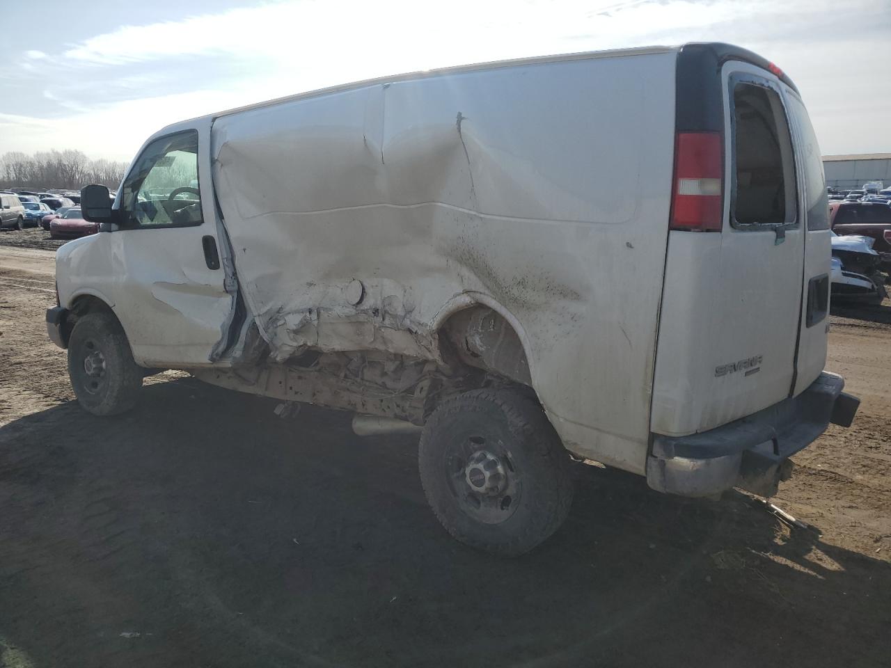 2015 GMC Savana - Image 2