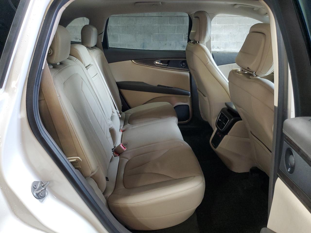 2020 Lincoln Nautilus - Image 11