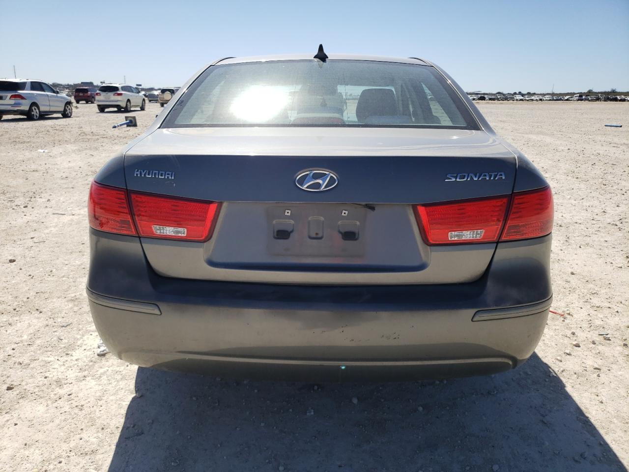 2010 Hyundai Sonata - Image 6