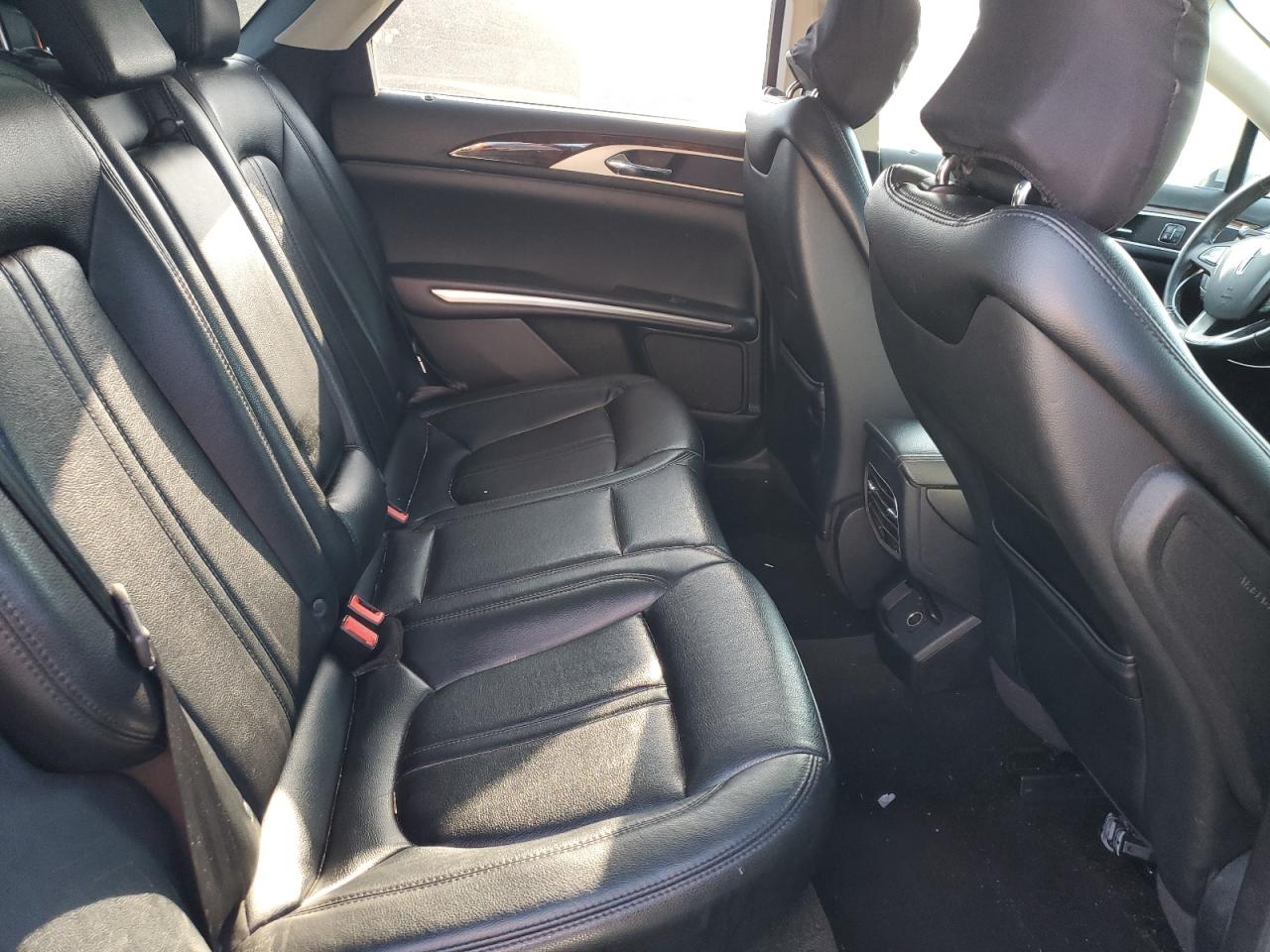 2016 Lincoln MKZ - Image 10