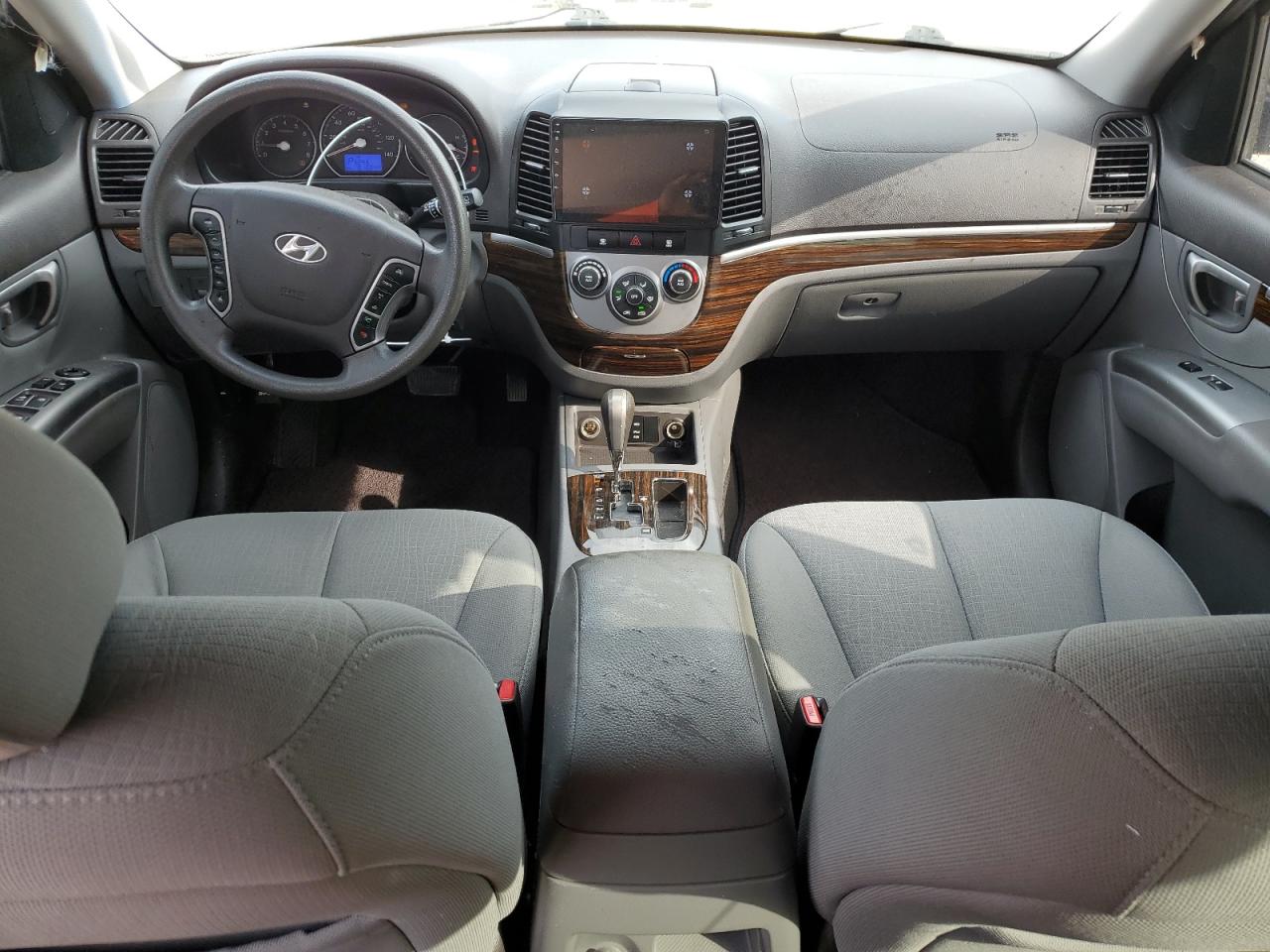 2010 Hyundai Santa Fe - Image 8