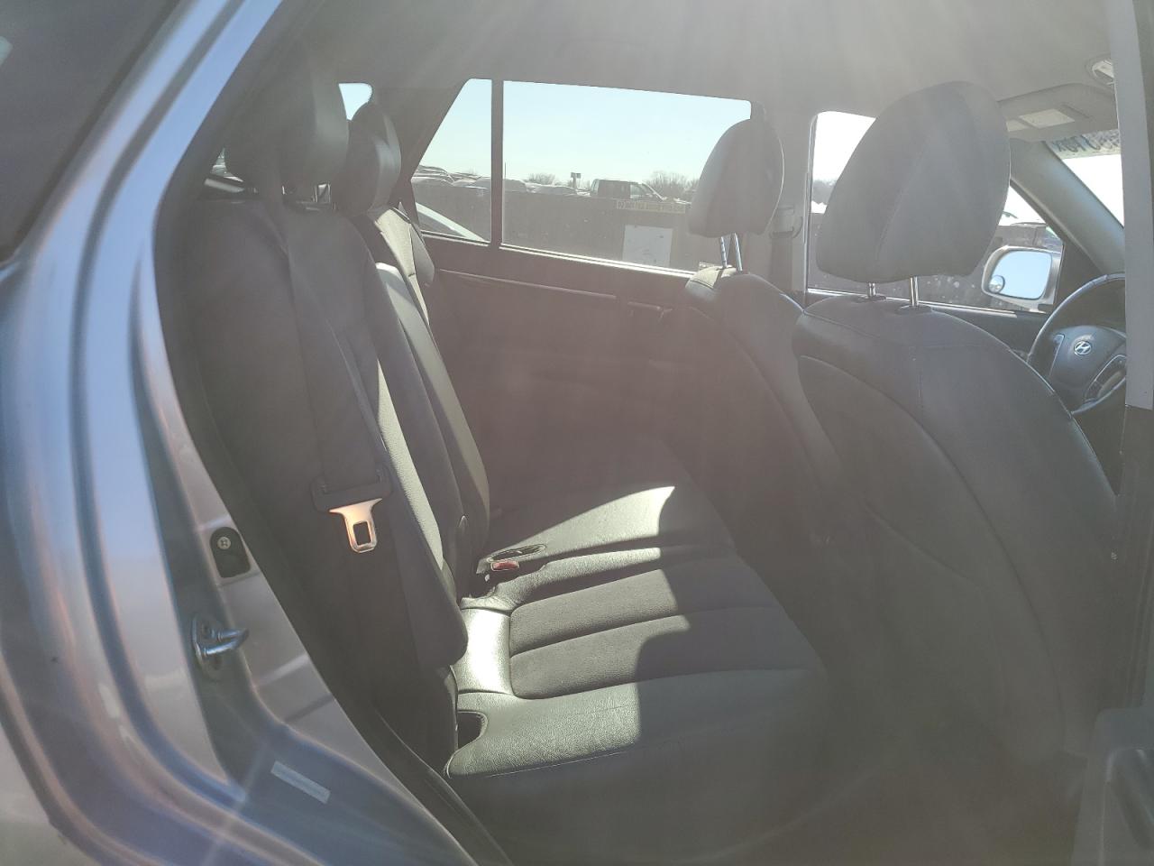 2010 Hyundai Santa Fe - Image 11