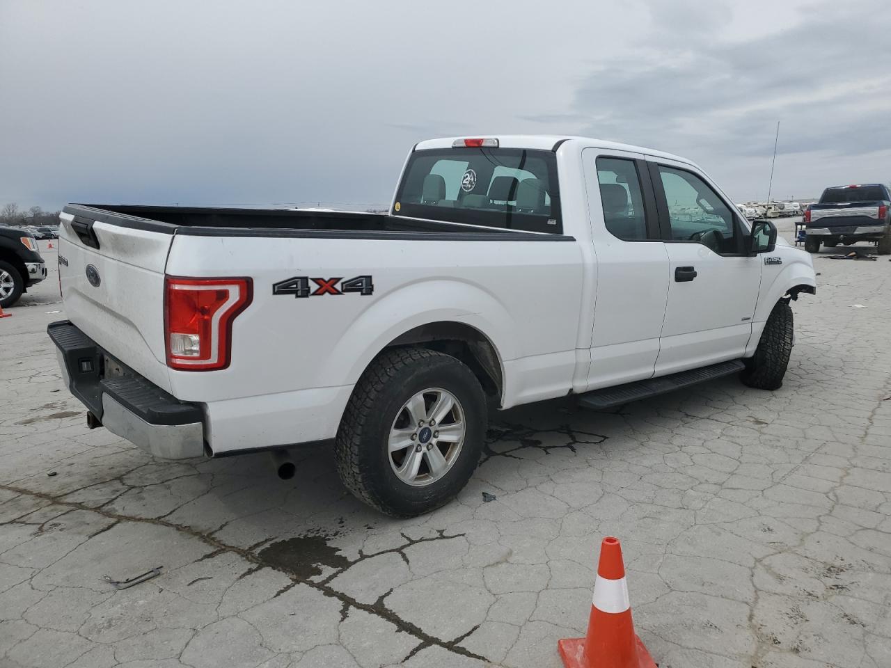 2015 Ford F-150 - Image 3