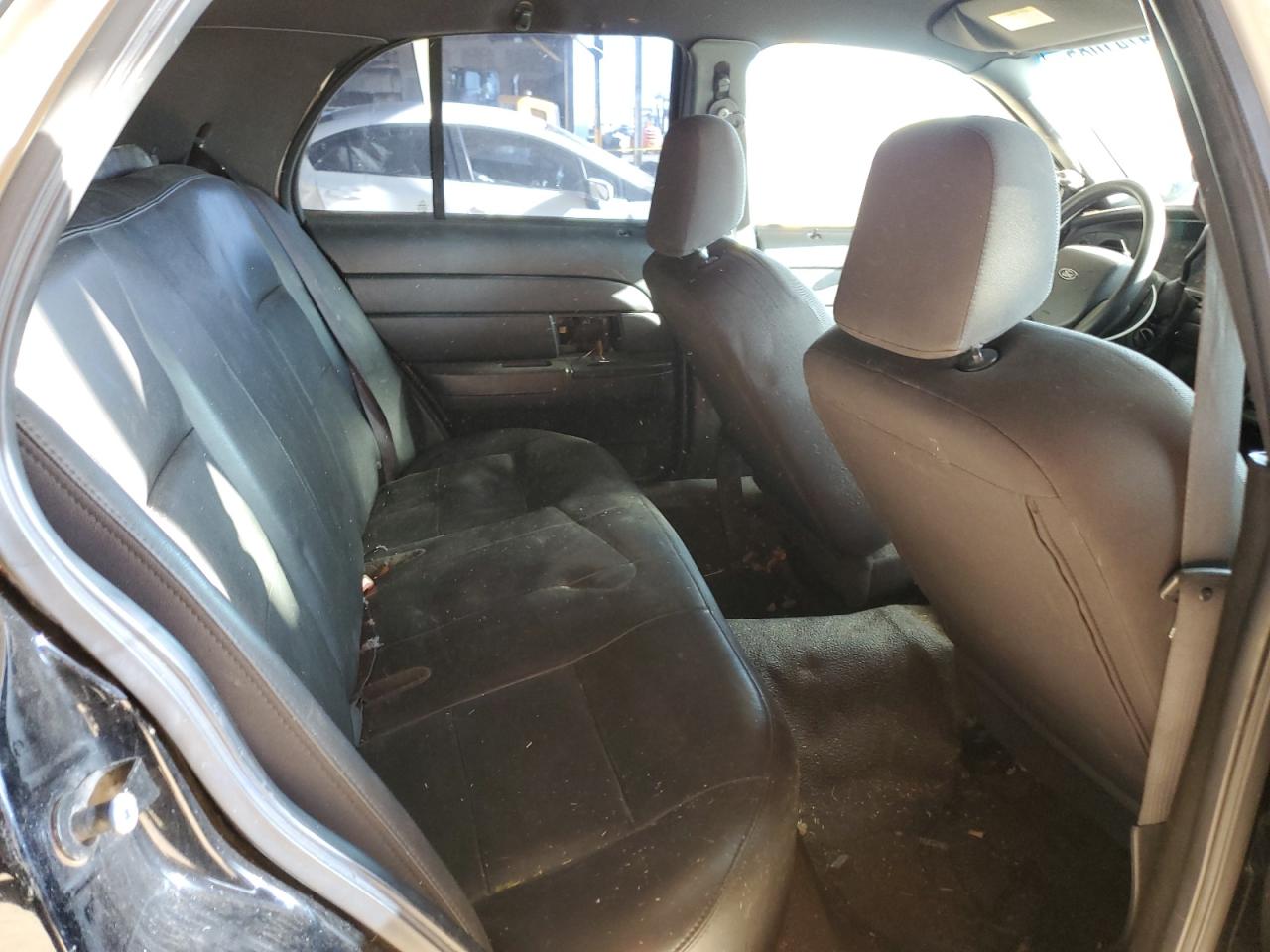 2005 Ford Crown Victoria - Image 10