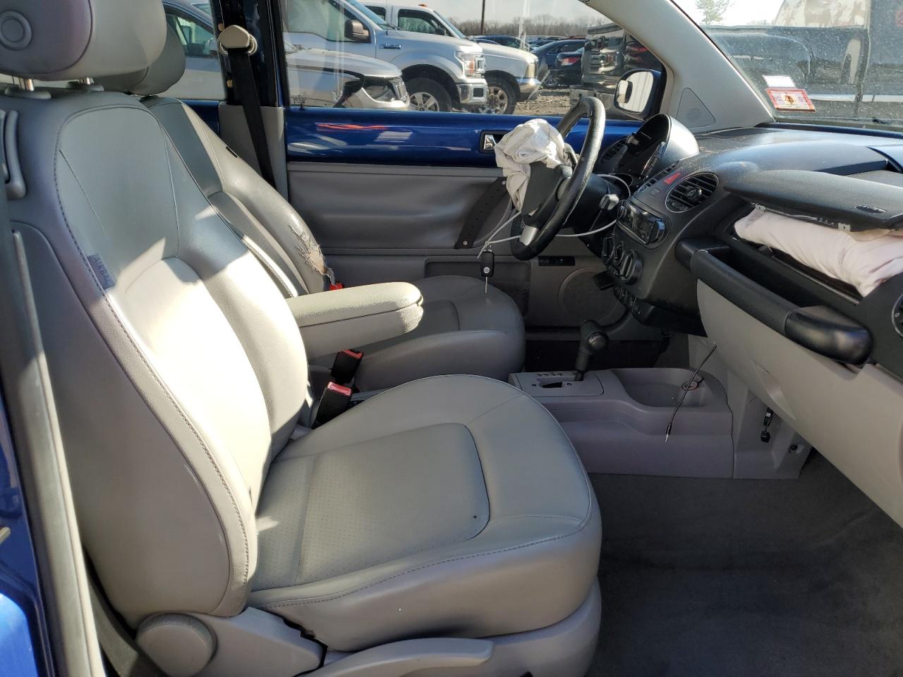 2007 Volkswagen Beetle - Image 10