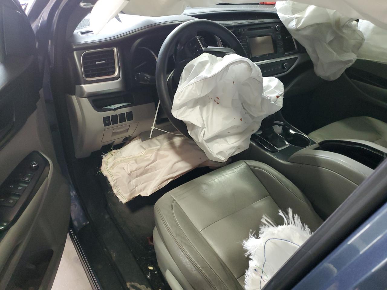 2016 Toyota Highlander - Image 8