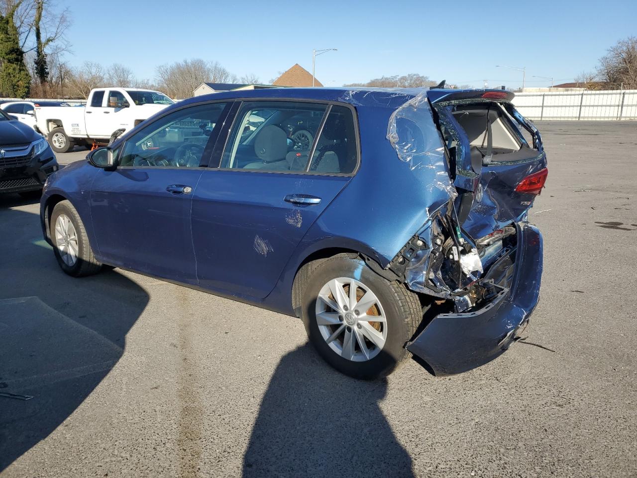 2016 Volkswagen Golf - Image 2