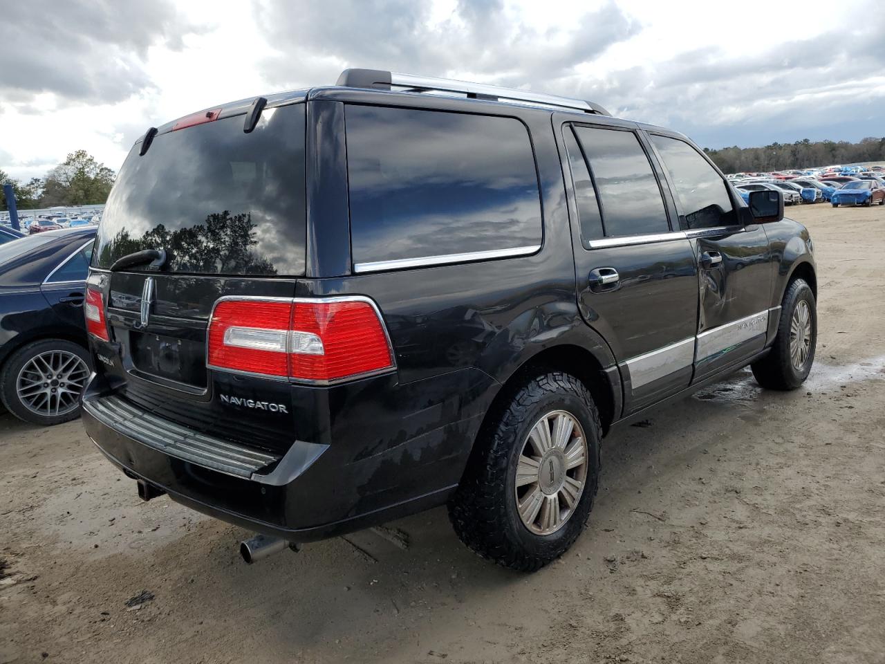 2014 Lincoln Navigator - Image 3