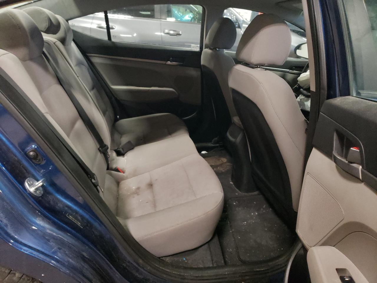 2018 Hyundai Elantra - Image 10